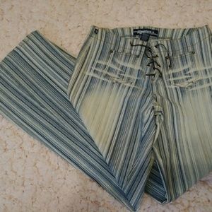 Stripped Jeans